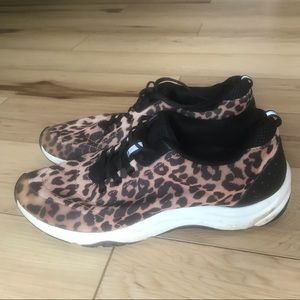 Vionic leopard tennis shoe.